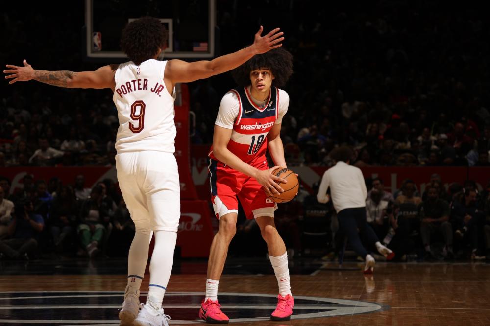 中展示出更 中展示出更